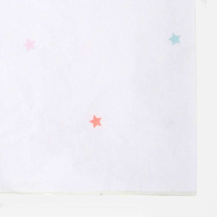 Cette nappe imprimée d'étoiles multicolores pour un anniversaire enfant