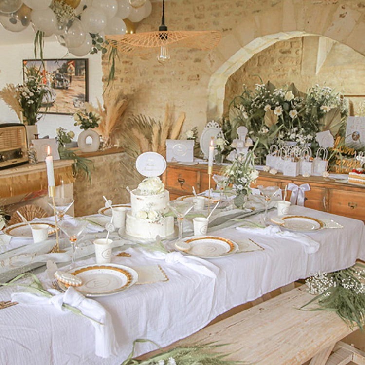 Décoration de table de mariage blanche, sauge et dorée : mariage folk