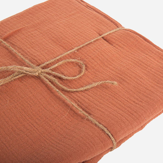 Longue nappe couleur terracotta très bonne qualité pour table de mariage