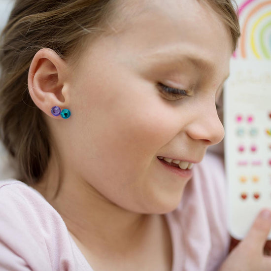 Cadeau pochette surprise anniversaire fille : boucles d'oreilles autocollantes
