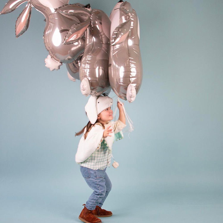 Idee pour decoration paques chic : ballon hélium lapin gris