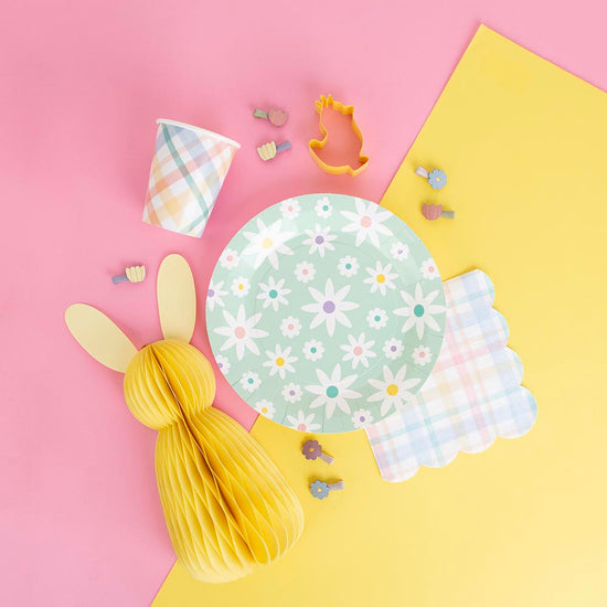 8 gobelets en carton carreaux pastel pour decoration de table Pâques