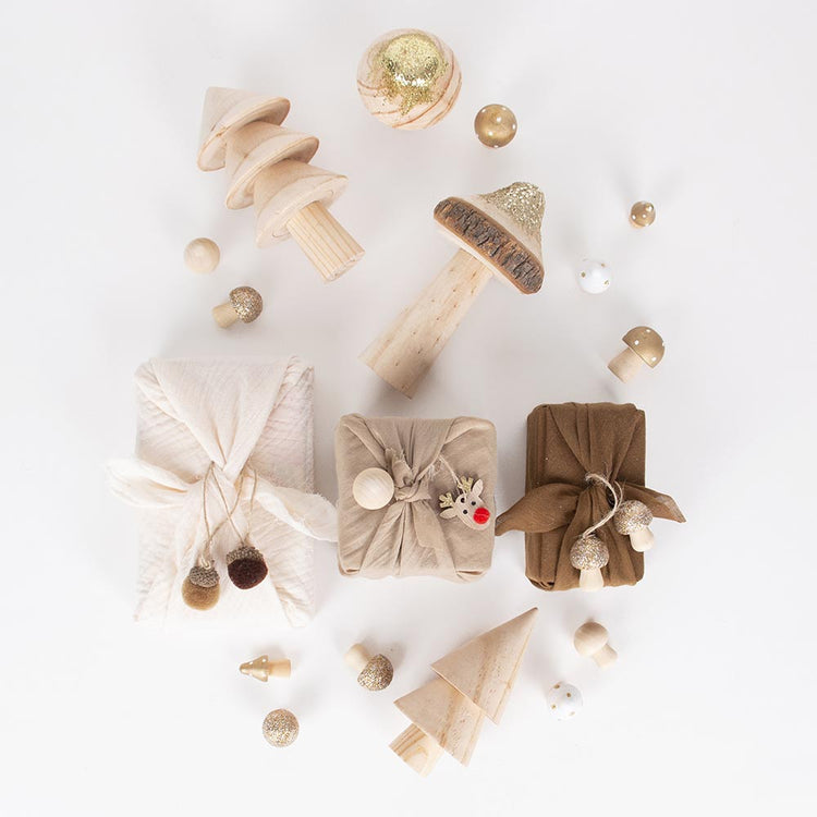 Cadeaux de noel furoshiki et deco noel champignons en bois dorés