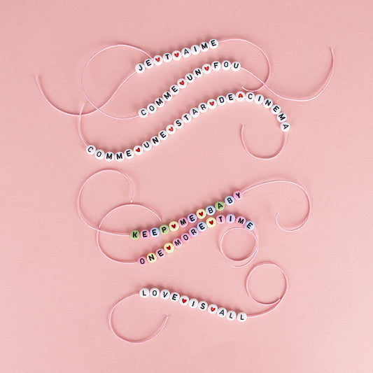 hobby creativi perline bianche dell'alfabeto per la creazione di gioielli per ragazze