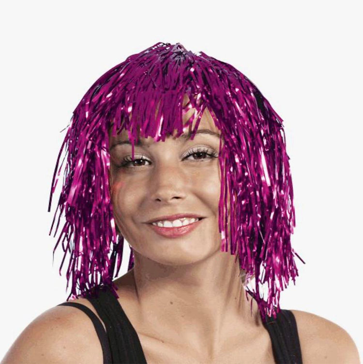 Soirée déguisée : perruque métallique rose à frange