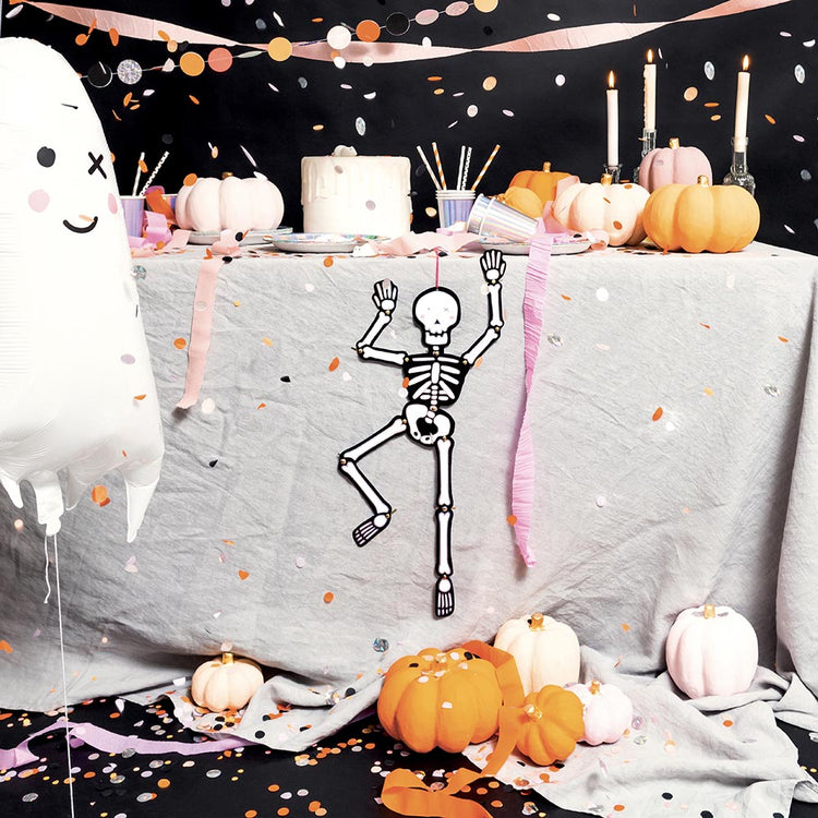 Table decoration halloween child with skeleton, ghost balloon