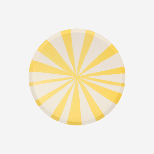 Yellow striped plates: decoration for a circus-themed birthday table