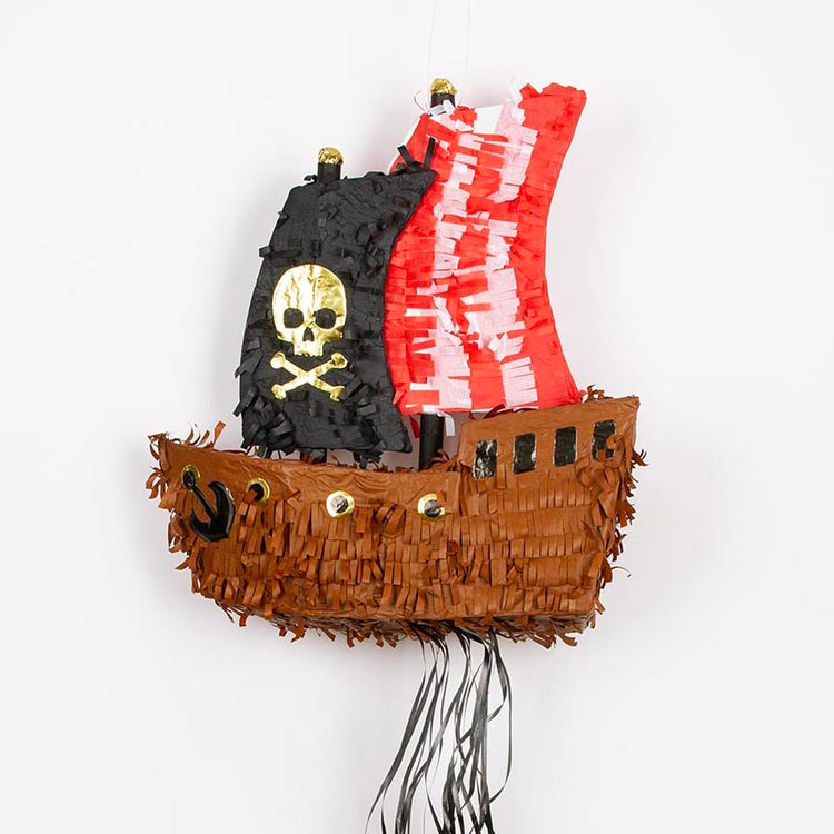 Anniversaire garcon pirate : pinata en forme de bateau de pirate