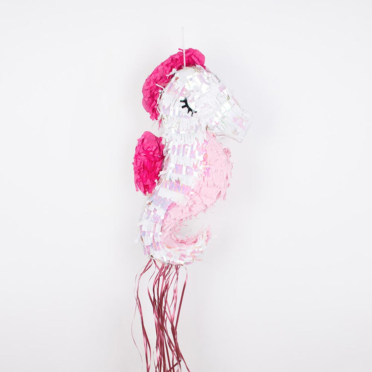Piñata de caballito de mar nacarado para decoración de cumpleaños de niña sirena.