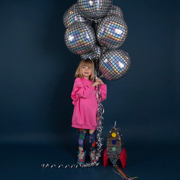 Piñata cohete: decoración de cumpleaños infantil con temática espacial