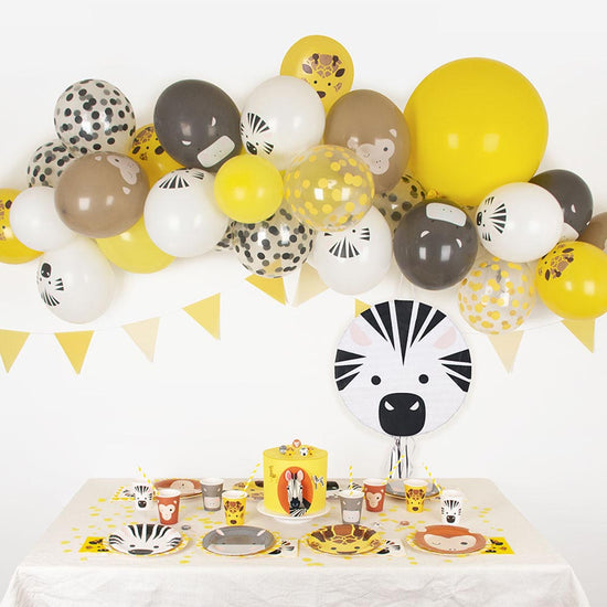 Déco anniversaire safari my little day : arche de ballon et pinata zebre