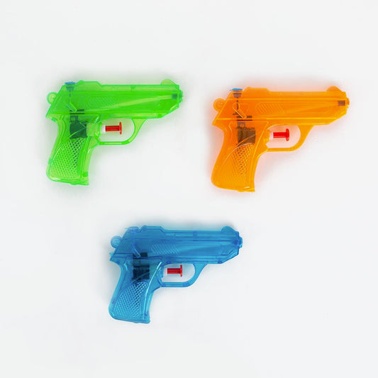 1 pistola de agua: juguete para ofrecer como regalo de cumpleaños de un niño