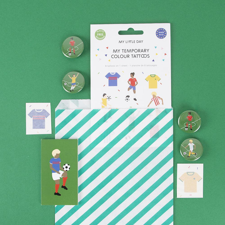 Badges decoratifs foot et pochette surprise pour anniversaire garçon