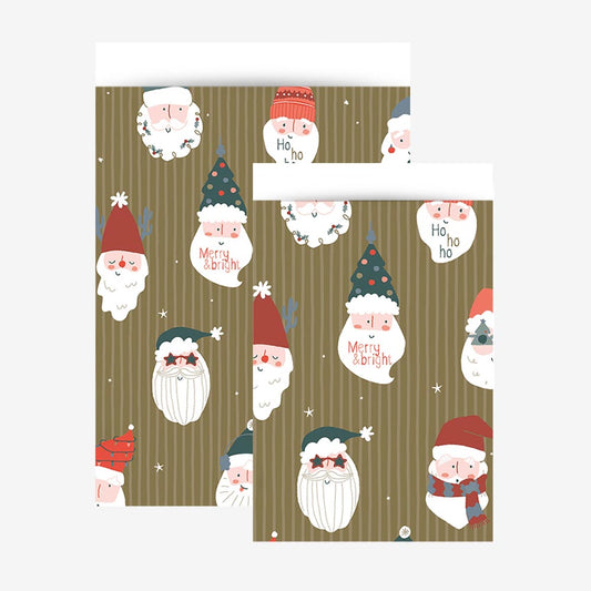 Gift bags with Santa Claus motif: gifts and advent calendar