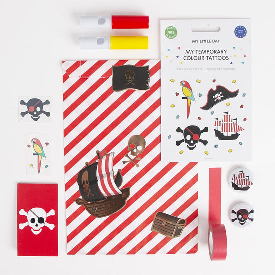 Surprise bag kit to offer for a pirate-themed child's birthday