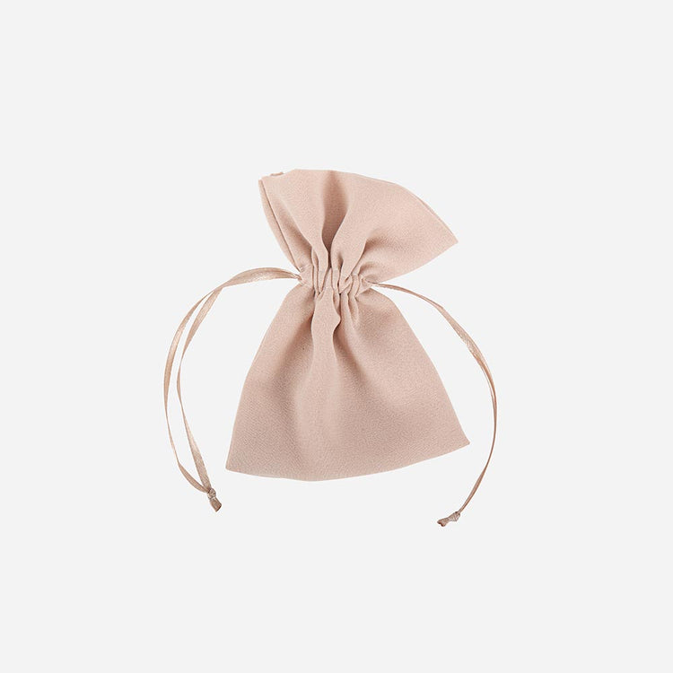 Wedding table decoration: nude poplin pouch for small guest gifts