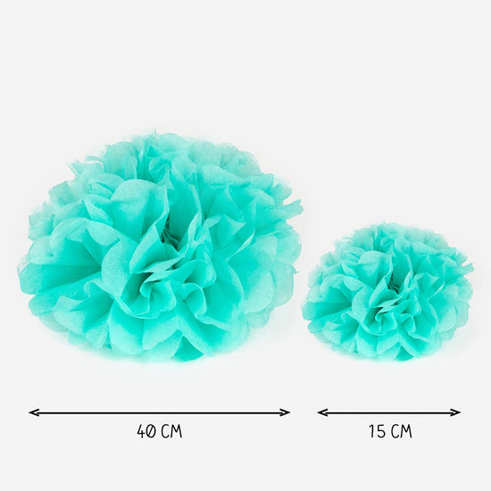 Pompones de satén Aqua disponibles en dos tamaños: 15 y 40 cm