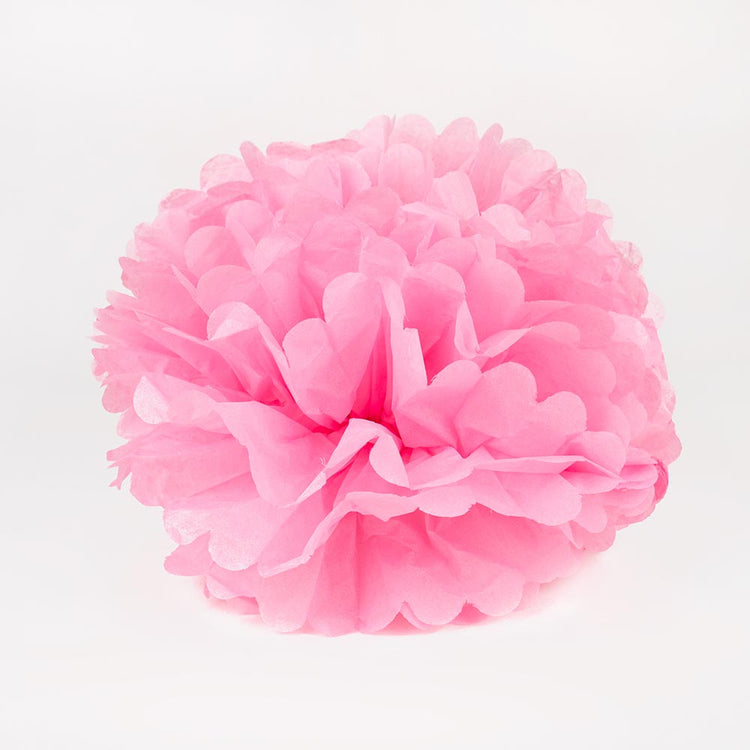 ¡Un bonito pompón de papel rosa para la decoración de un cumpleaños de princesa!