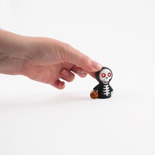 Petit cadeau pour pochette surprise halloween porte clé lumineux squelette