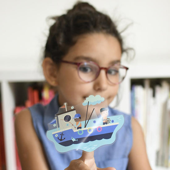 Regalo de cumpleaños infantil: póster creativo con pegatinas de barcos.