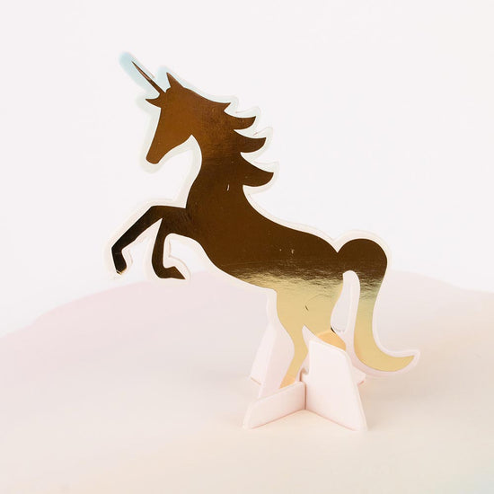 Detalle del soporte para pastel de 3 niveles pastel de cumpleaños de unicornio
