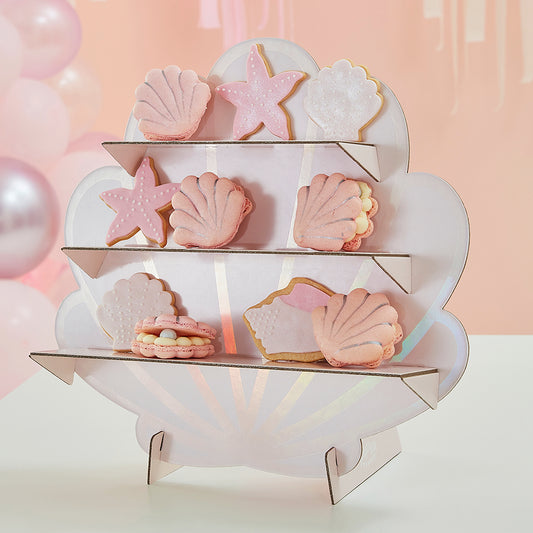 Table d'anniversaire sirene avec présentoir à cupcake coquillage irisé