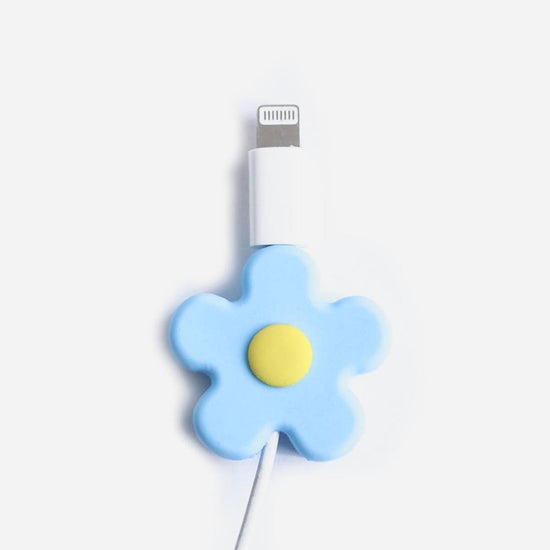 Protège-cable fleur bleue et jaune à offrir en cadeau anniversaire ado