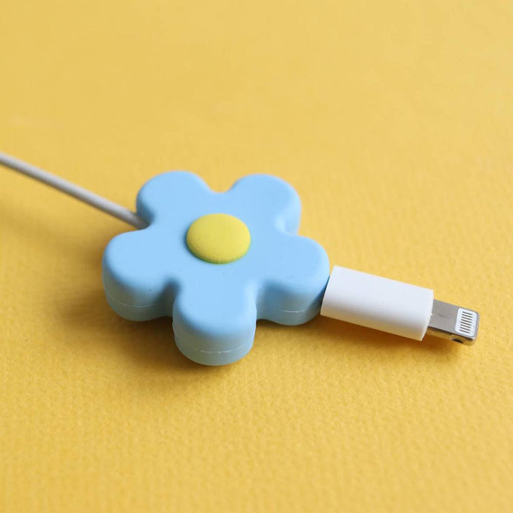 Idee cadeau ado : protège-cable fleur bleue et jaune pour téléphone