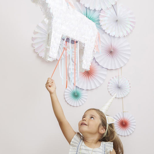 Unicorn birthday decoration: paper decoration and unicorn accessory