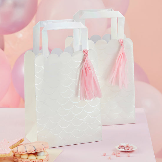 Idée déco anniversaire sirene : sacs de fete pour cadeaux d'invités