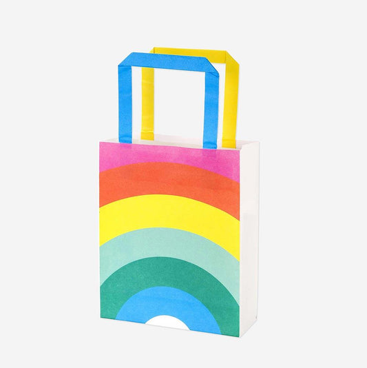 Bolsas de regalo de arcoíris para pequeños regalos de invitados de cumpleaños.