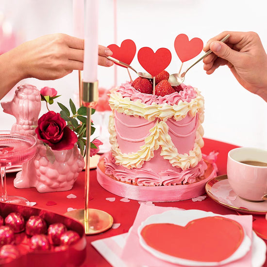 Decoration cupcakes saint valentin : toppers en forme de coeur rouge
