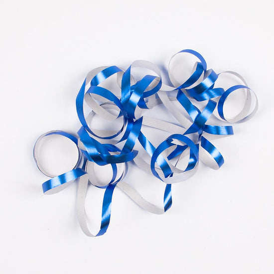 Celebra tu cumpleaños, año nuevo o boda con estas bonitas serpentinas azules.