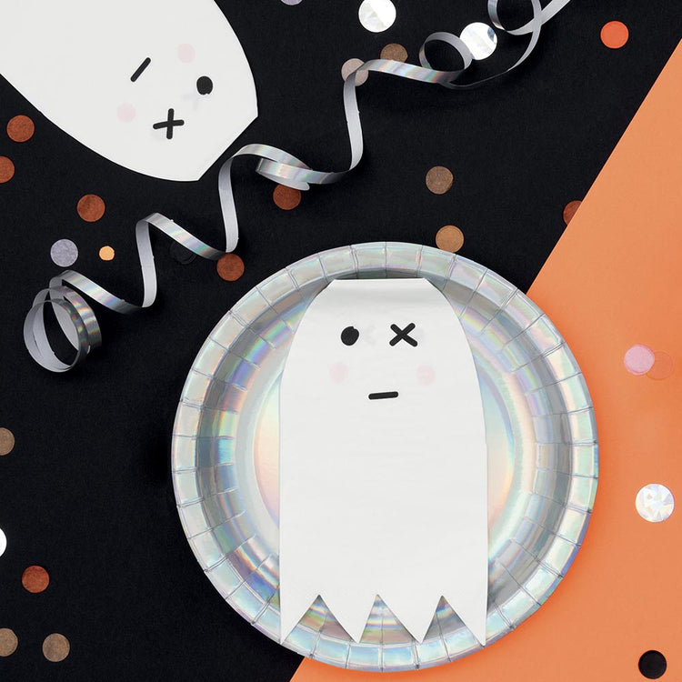 Cute kid's halloween table with ghost napkins