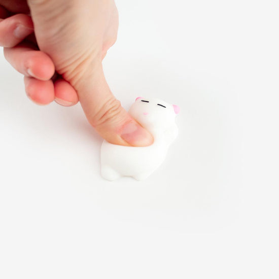 Petit cadeau ou pinata : 1 mini squishy Chat blanc 