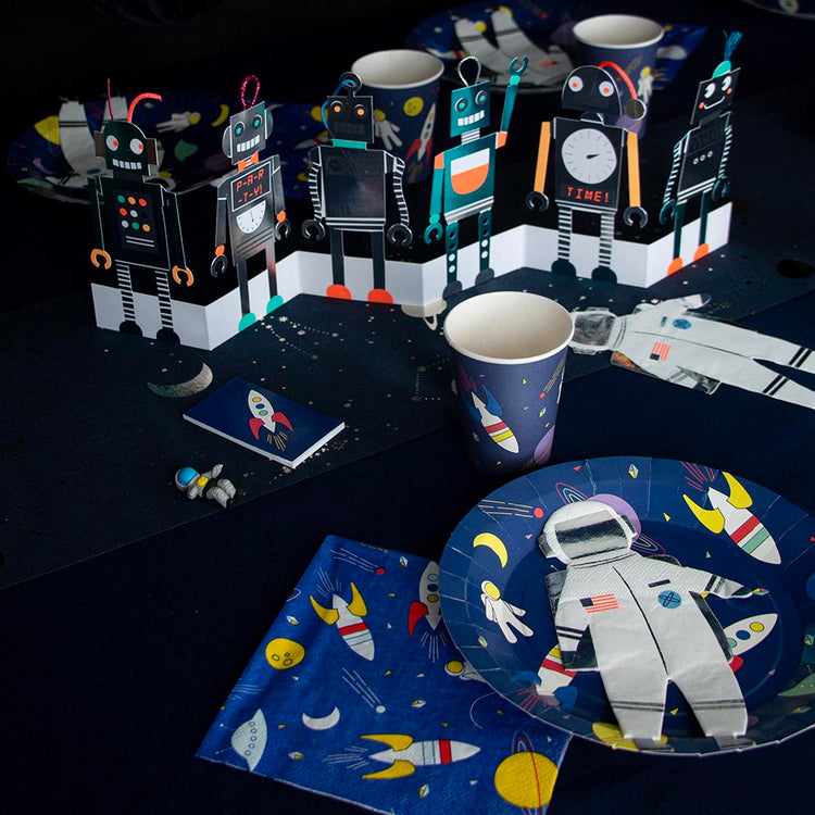 Decoración de cumpleaños espacial: platos de cosmonauta para cumpleaños infantil