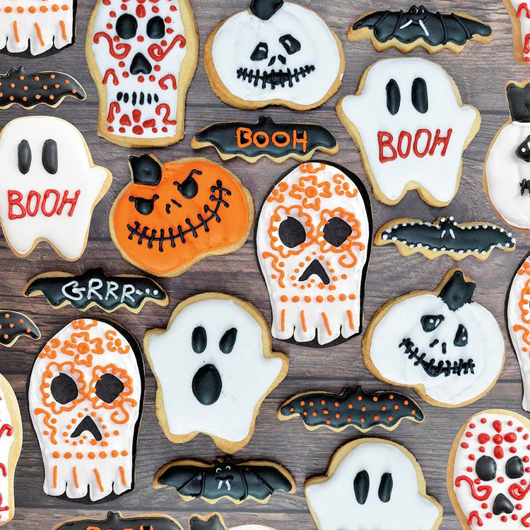 Biscuits halloween dessinés avec stylos en chocolat