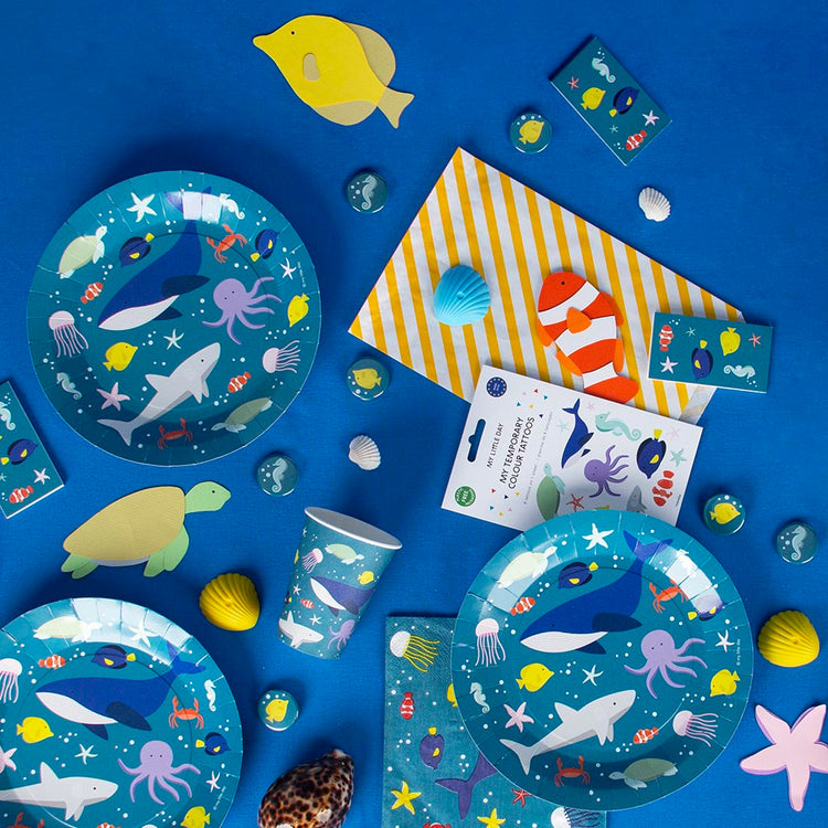 Idea de bolsa sorpresa de cumpleaños de animales marinos: placa de fondo marino