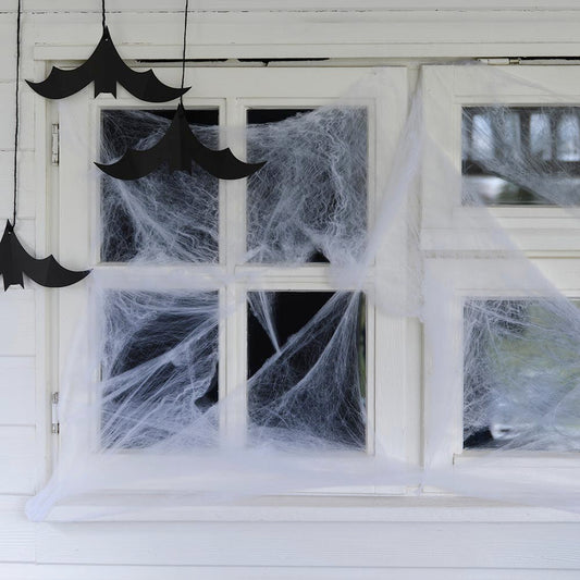 Idee decoration Halloween exterieure : toile d'araignée à accrocher