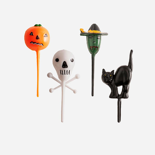 Original cake decoration for halloween: scary toppers