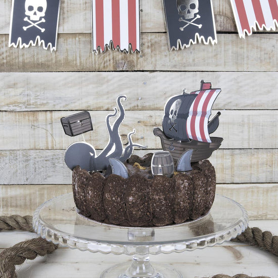 Decoration anniversaire pirate avec toppers pour gateau navire de pirate