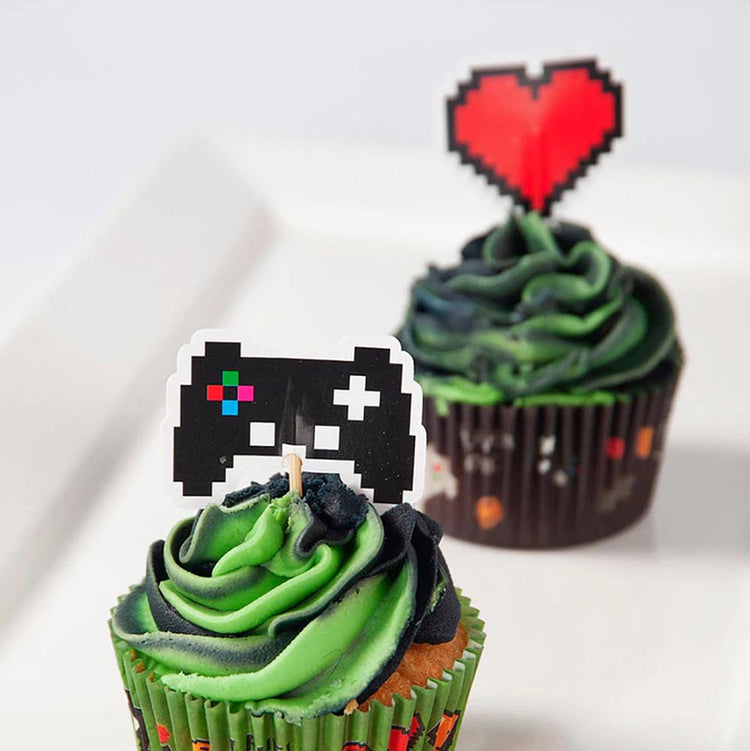 Cupcakes anniversaire avec toppers pics en bois jeux videos