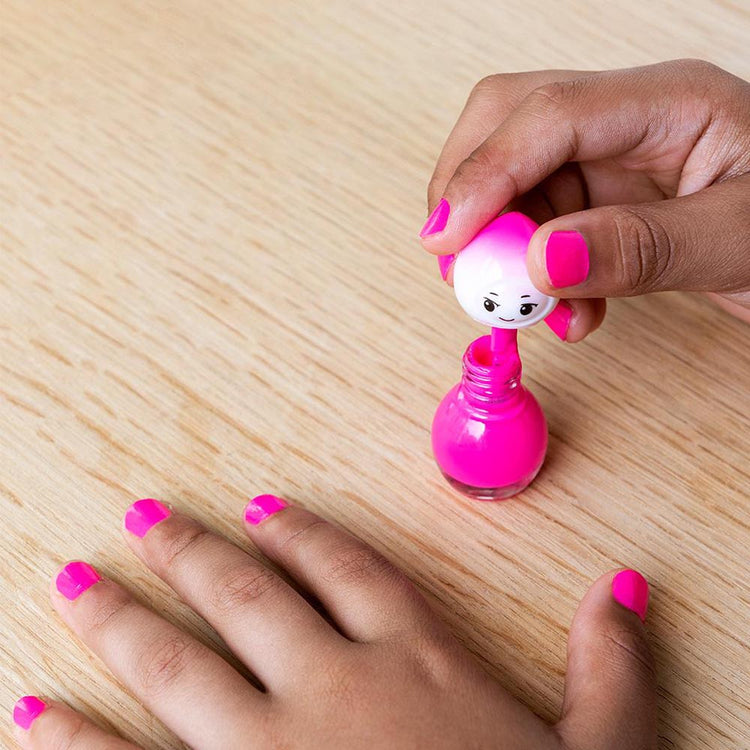 Idea original para regalo infantil: esmalte de uñas al agua