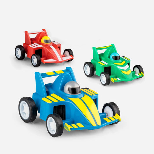 Pequeños coches de carreras mecánicos para regalar a un niño